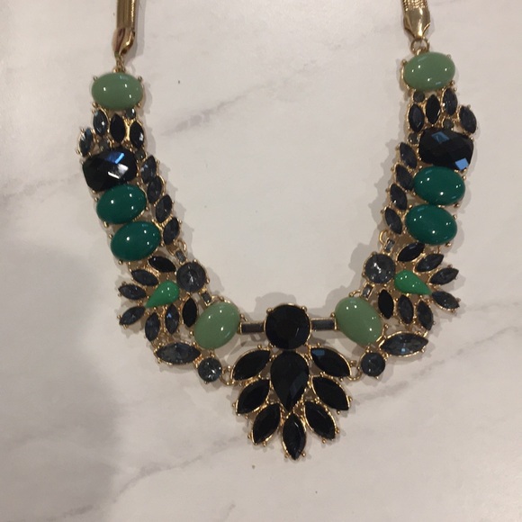 Black and green get necklace. - Picture 2 of 2